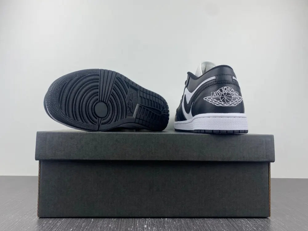 classic Air Jordan 1 Low Panda - Hình 3