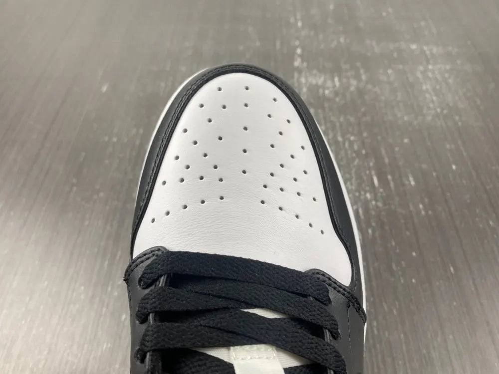 classic Air Jordan 1 Low Panda - Hình 9