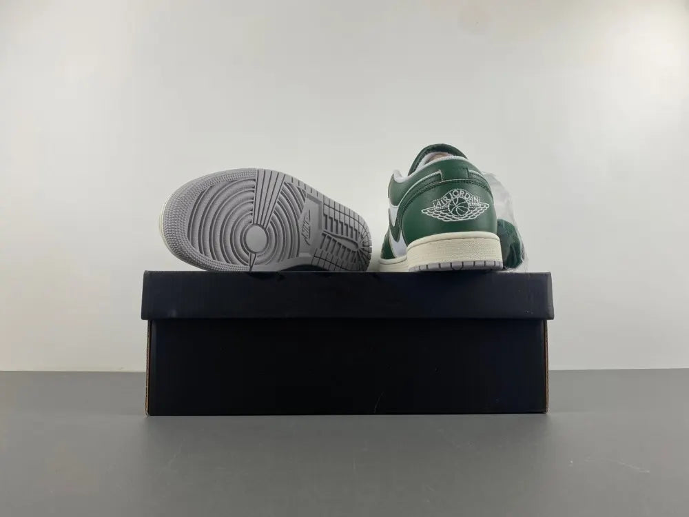 premium Air Jordan 1 Low Pine Green - Hình 3