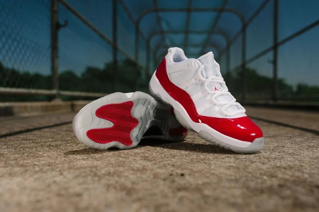 Air Jordan 11 Red - Hình 4