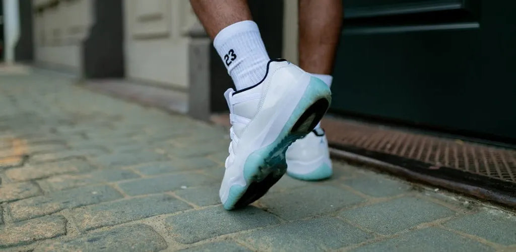 Air Jordan 11 Low White Icy - Hình 3