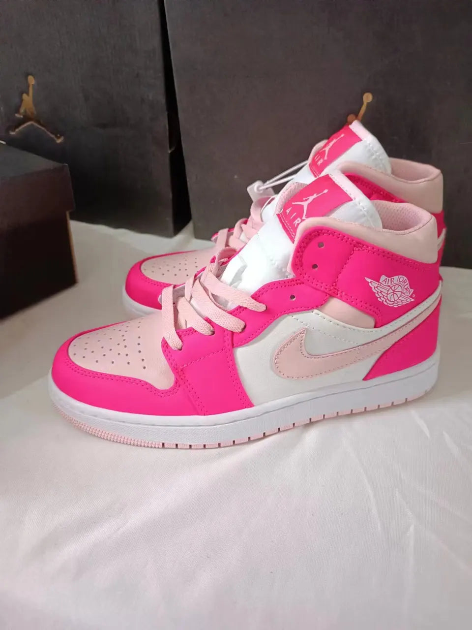 Jordan 1 Mid Pink White