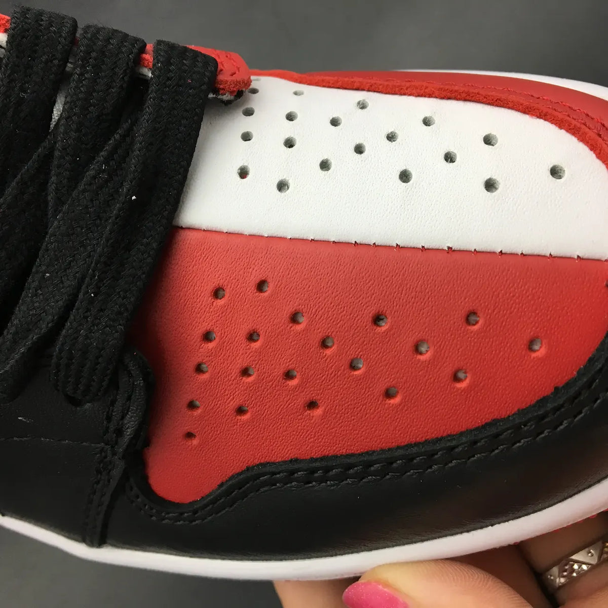 Air Jordan 1 High Black Red - Hình 3