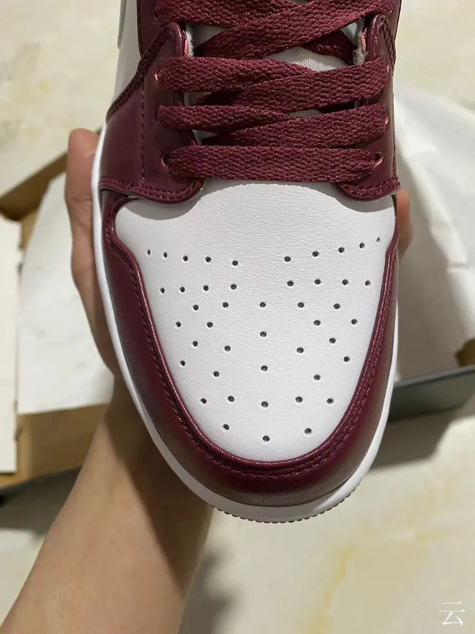 Air Jordan 1 Low Burgundy Silver - Hình 2