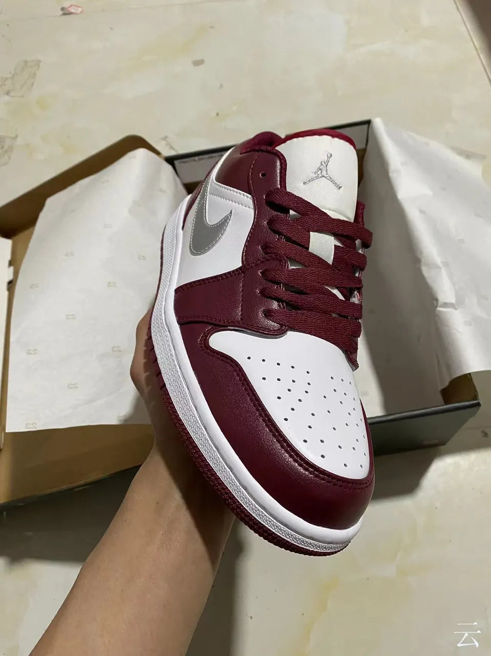 Air Jordan 1 Low Burgundy Silver - Hình 3