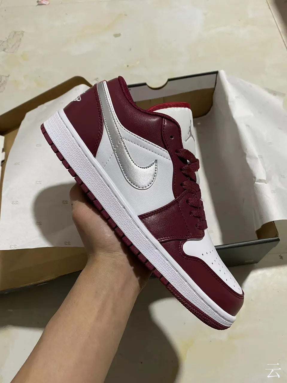 Air Jordan 1 Low Burgundy Silver - Hình 4