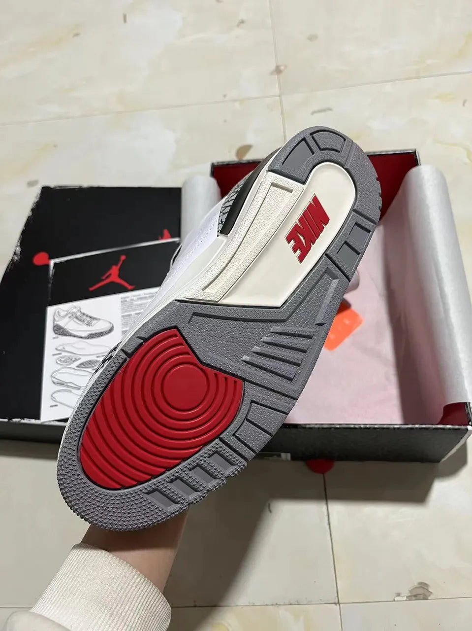 retro iconic Air Jordan 3 White Cement - Hình 3