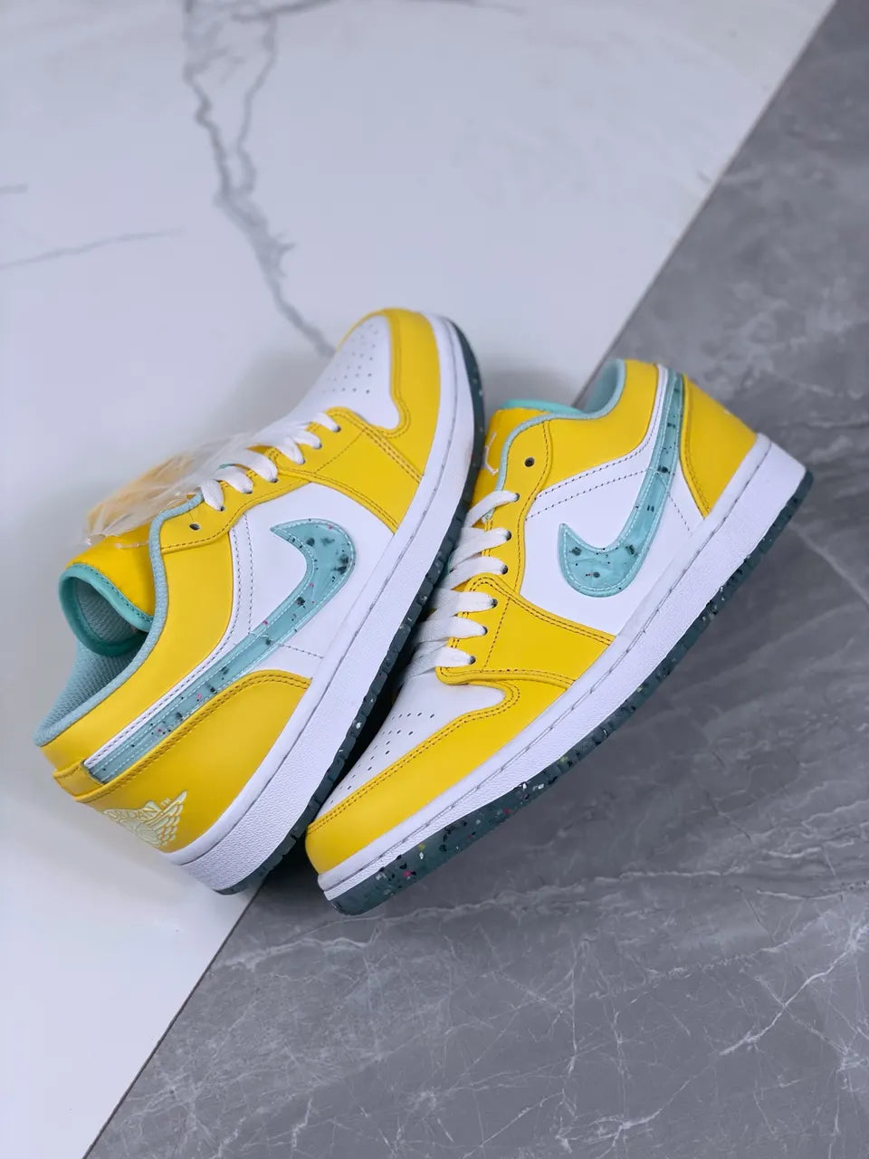 Jordan 1 Low Lemonade - Hình 5
