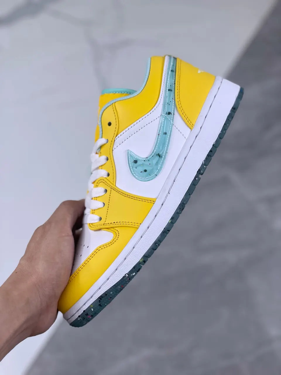 Jordan 1 Low Lemonade - Hình 9