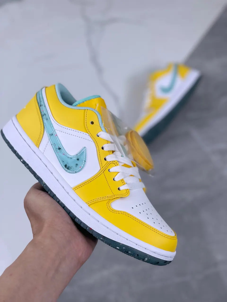 Jordan 1 Low Lemonade - Hình 7