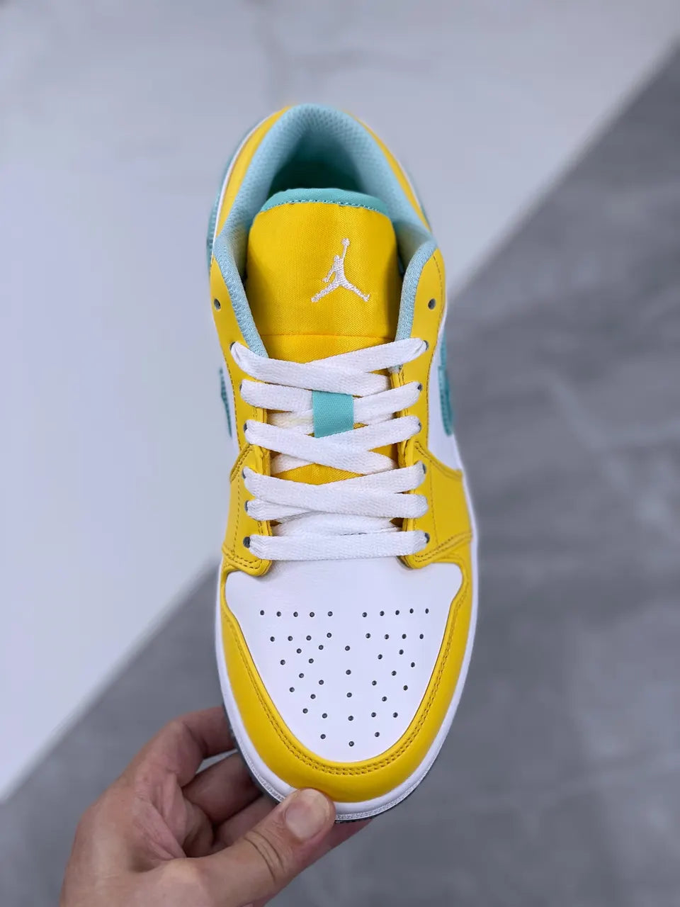 Jordan 1 Low Lemonade - Hình 8