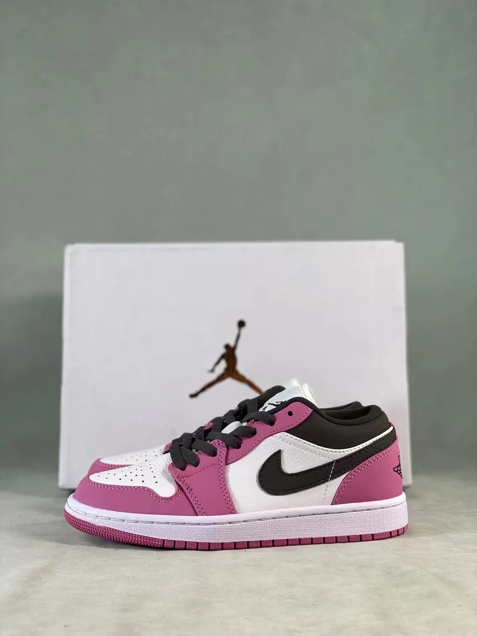 iconic Air Jordan 1 Low Pink - Hình 2