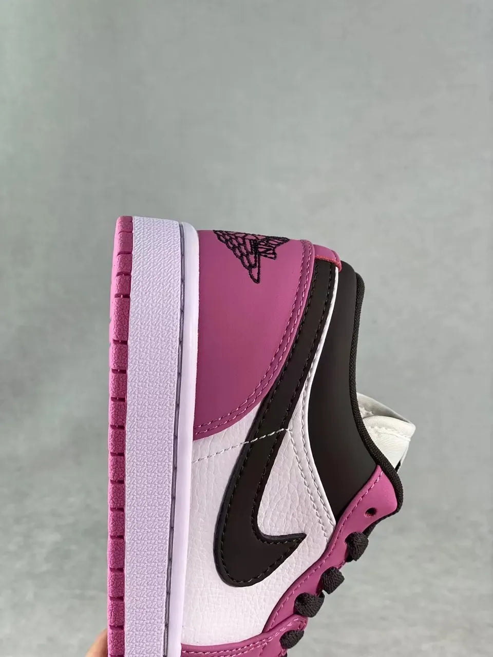iconic Air Jordan 1 Low Pink - Hình 7
