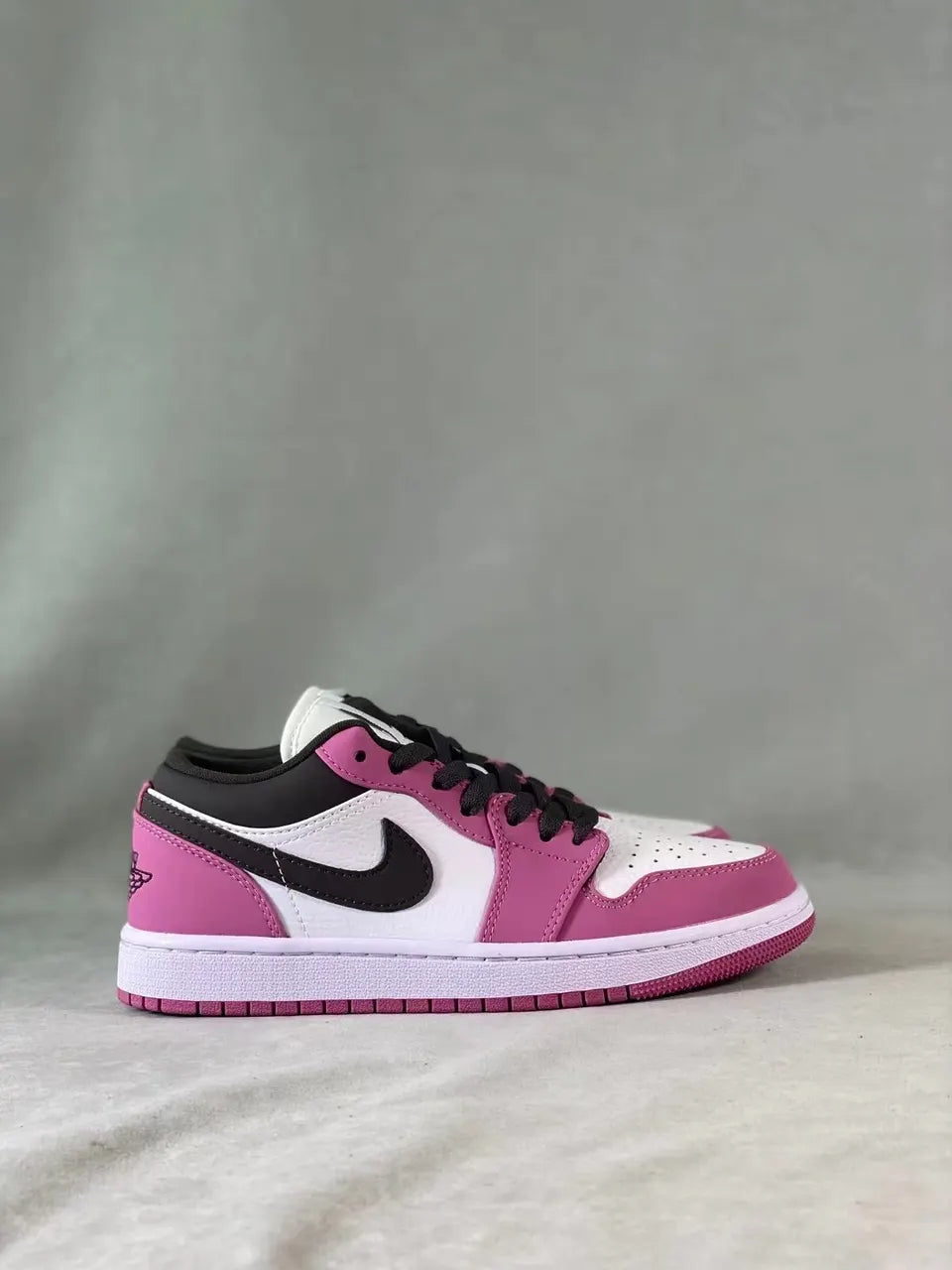 iconic Air Jordan 1 Low Pink - Hình 10