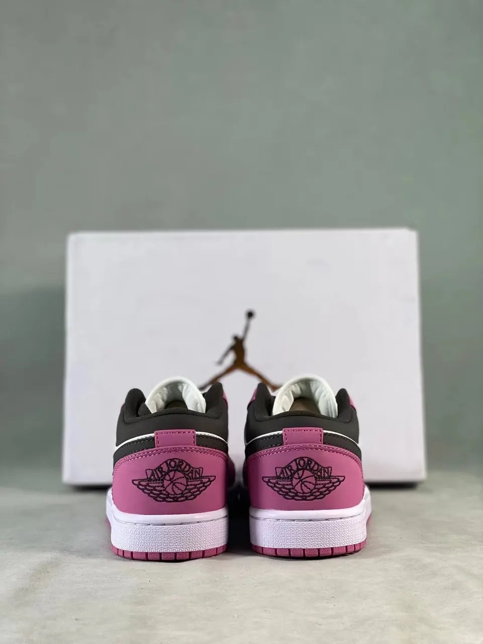 iconic Air Jordan 1 Low Pink - Hình 3
