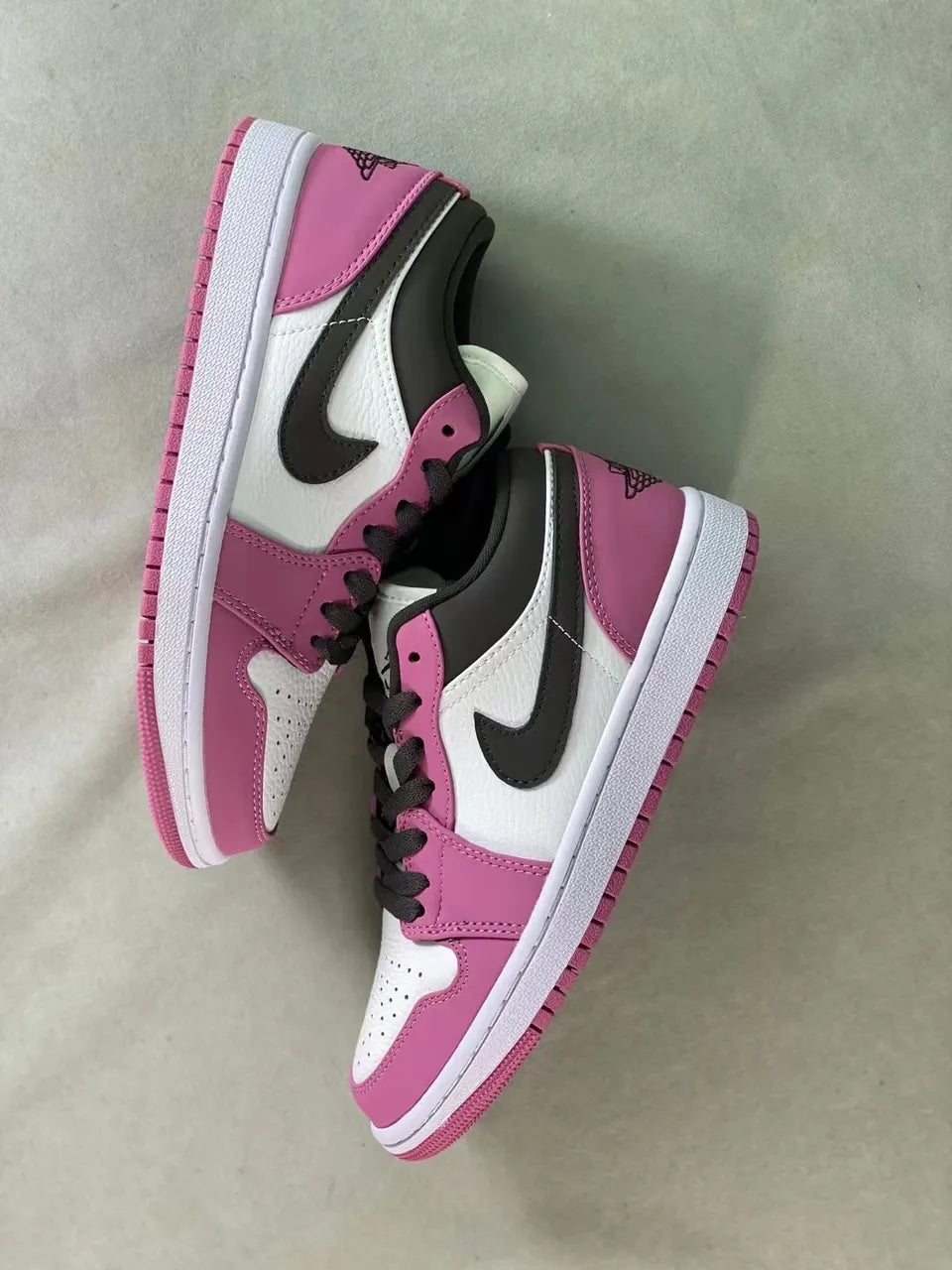 iconic Air Jordan 1 Low Pink - Hình 9