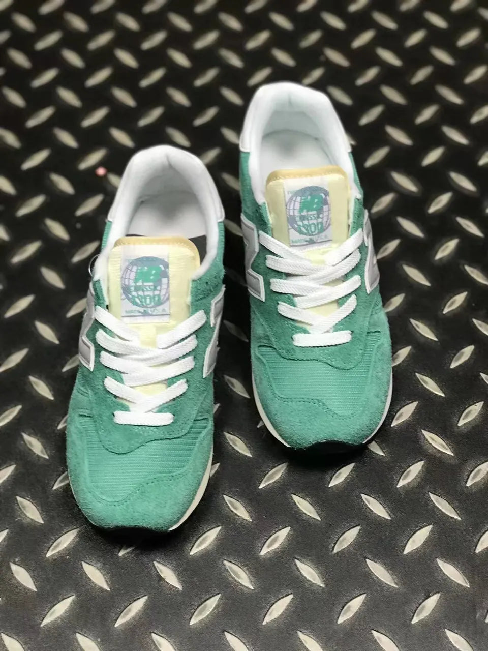 NB 1300 Green Suede - Hình 3