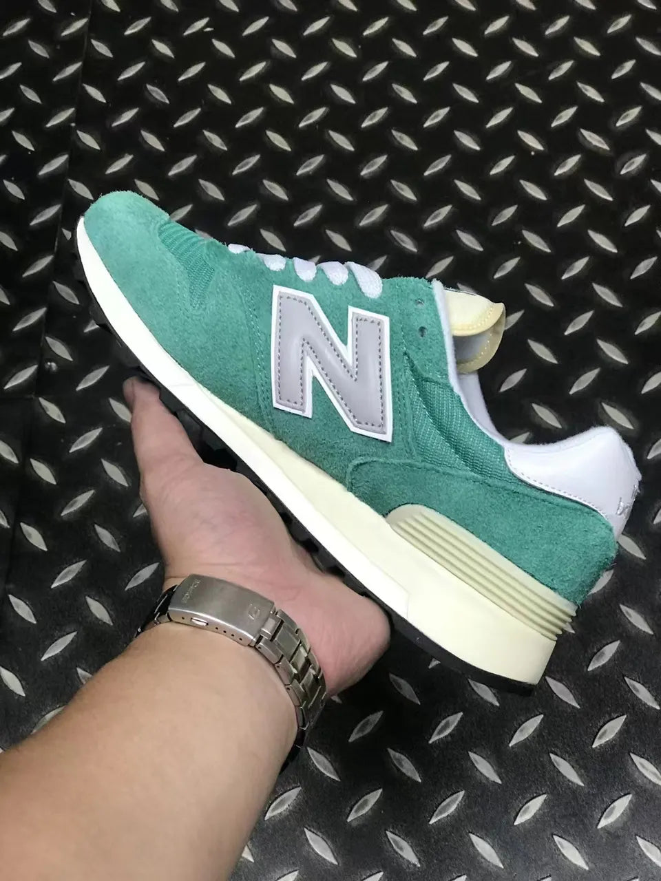 NB 1300 Green Suede - Hình 4