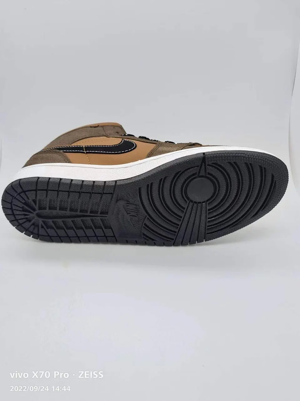 Air Jordan 1 Mid Brown Basalt - Hình 2