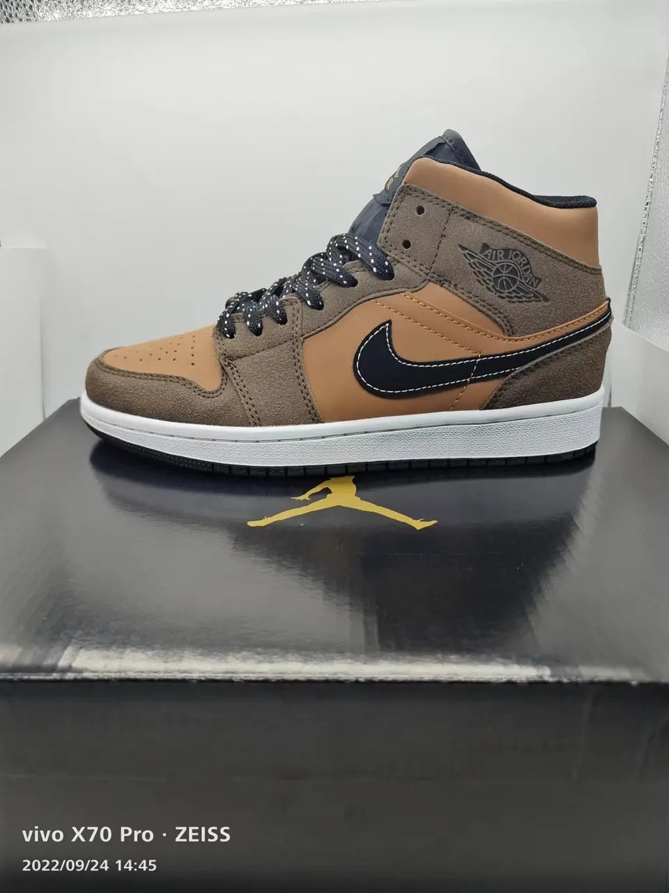 Air Jordan 1 Mid Brown Basalt