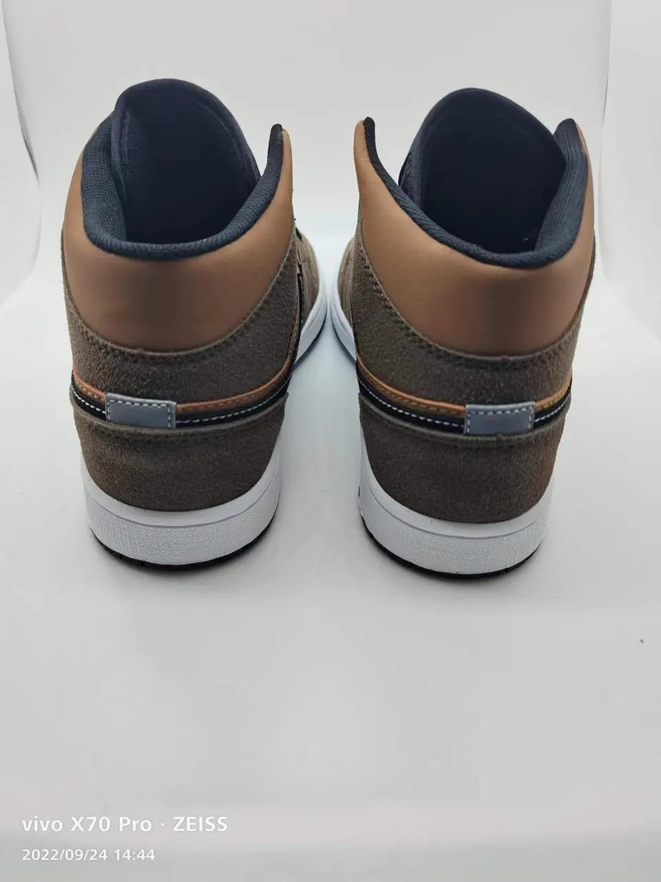 Air Jordan 1 Mid Brown Basalt - Hình 5