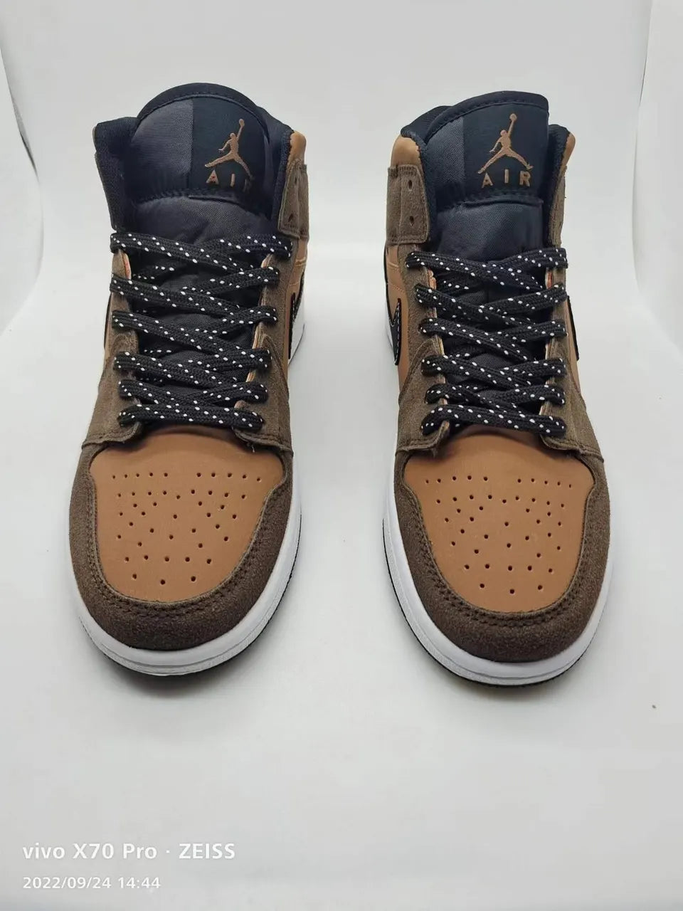 Air Jordan 1 Mid Brown Basalt - Hình 4