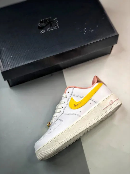 Nike Air Force 1 White/Gold