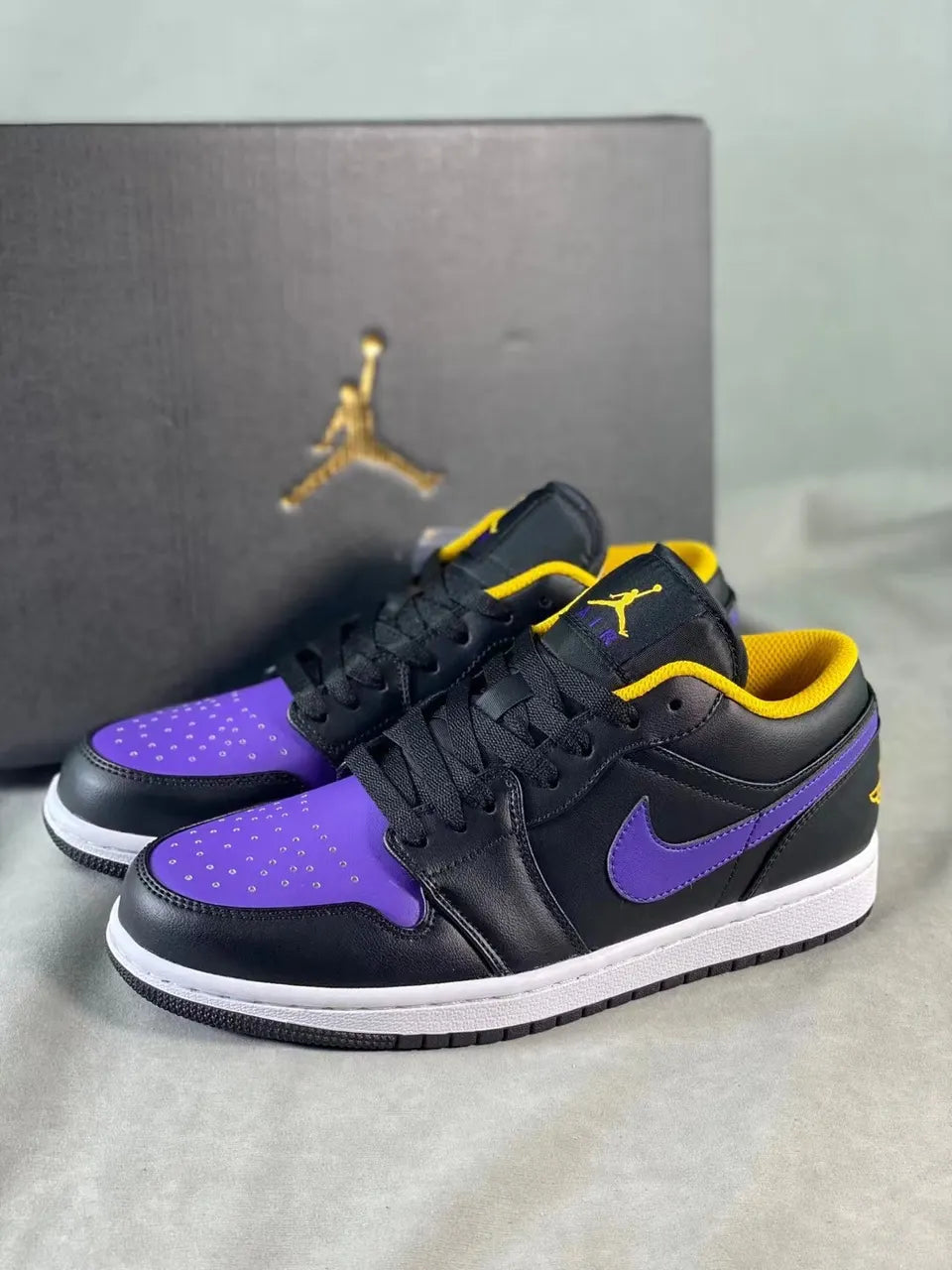 Air Jordan 1 Low Lakers - Hình 9