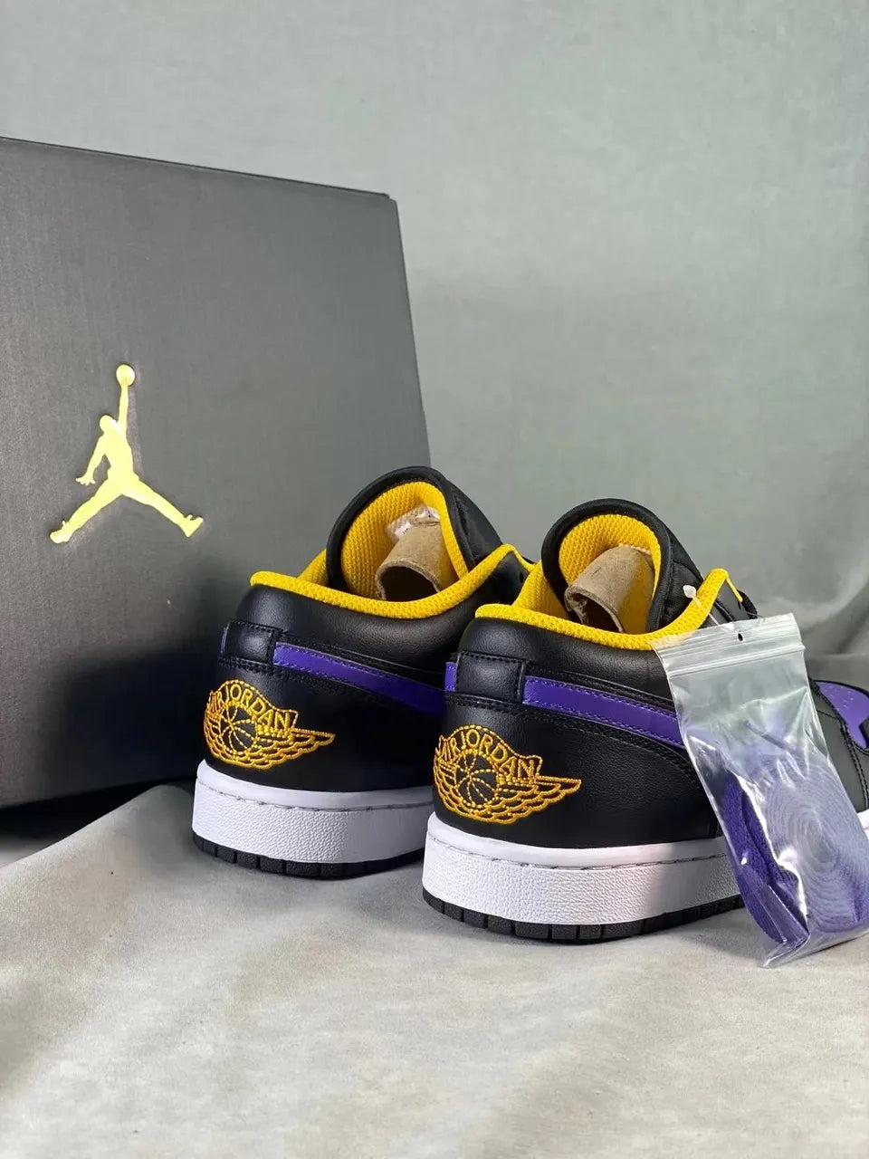Air Jordan 1 Low Lakers - Hình 8