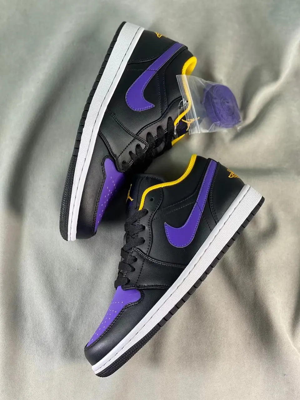 Air Jordan 1 Low Lakers - Hình 2