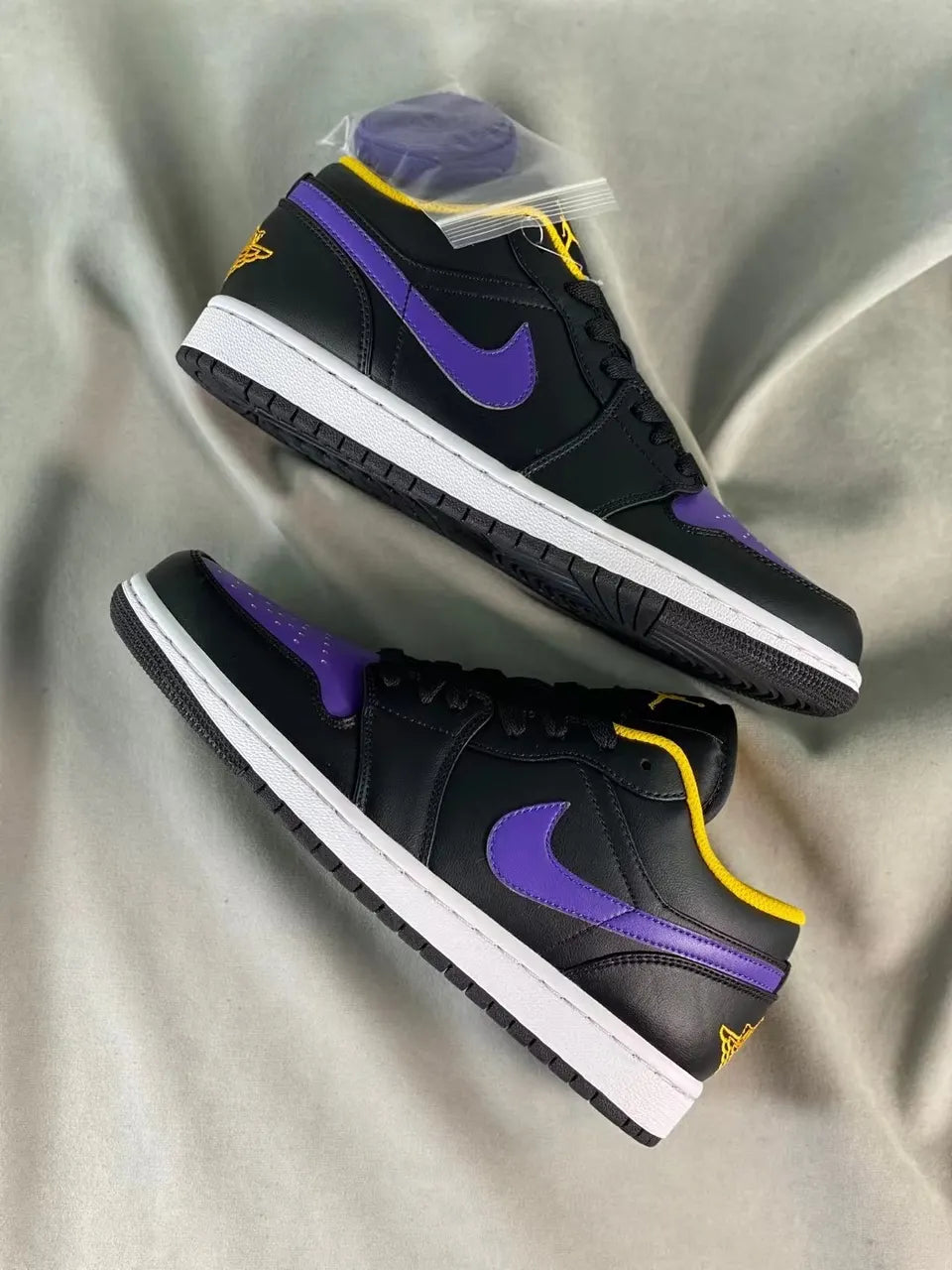 Air Jordan 1 Low Lakers - Hình 3