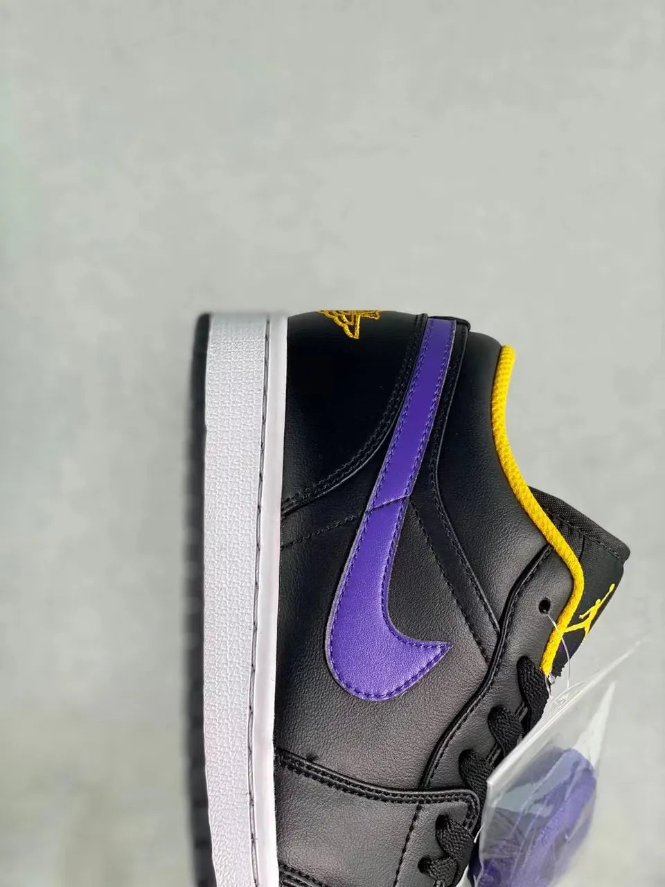 Air Jordan 1 Low Lakers - Hình 4