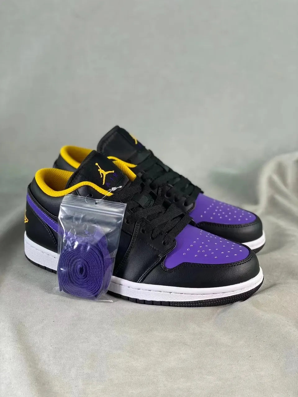 Air Jordan 1 Low Lakers