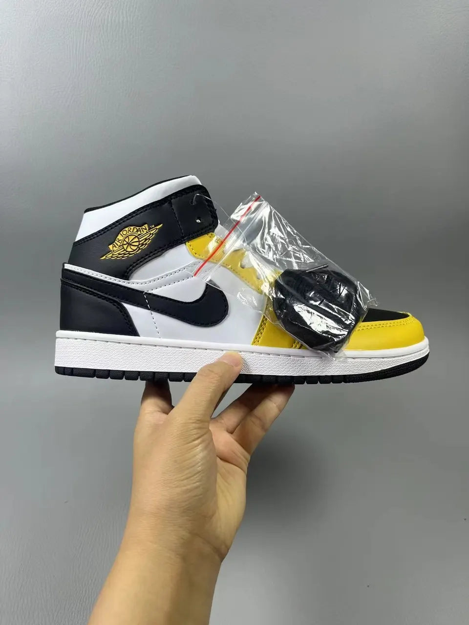 high Air Jordan 1 Mid Taxi Black - Hình 6