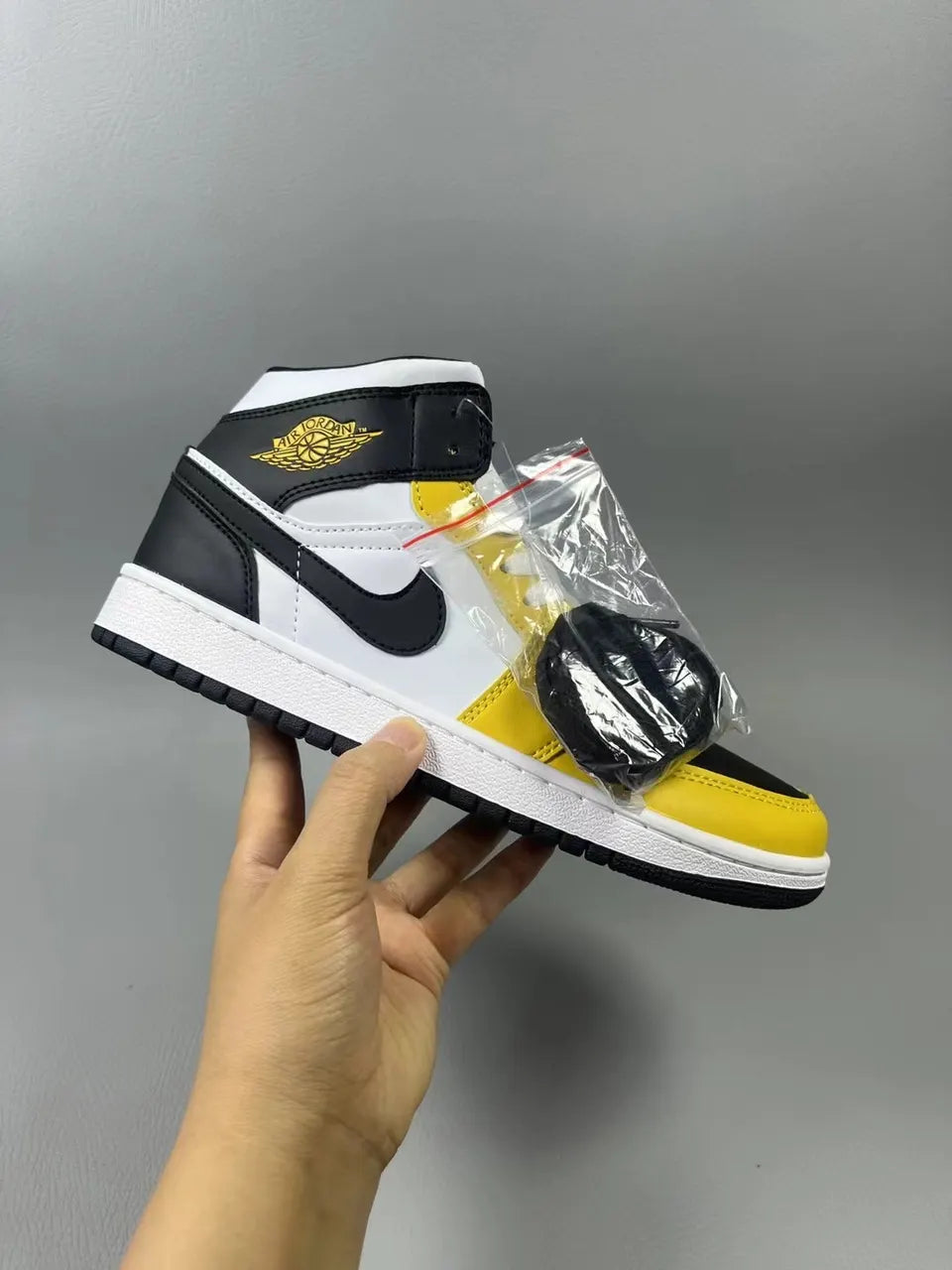 high Air Jordan 1 Mid Taxi Black - Hình 7