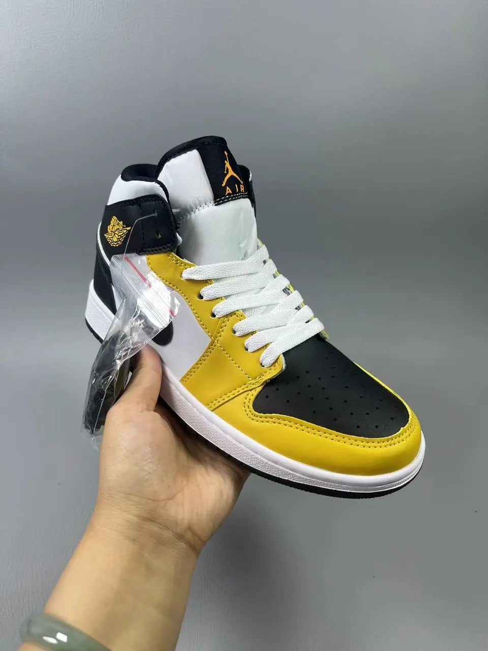 high Air Jordan 1 Mid Taxi Black - Hình 4