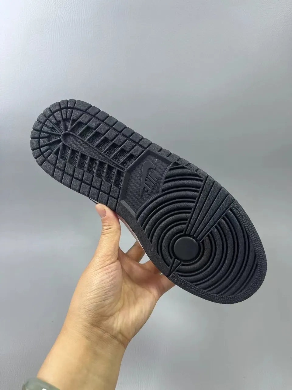 high Air Jordan 1 Mid Taxi Black - Hình 2