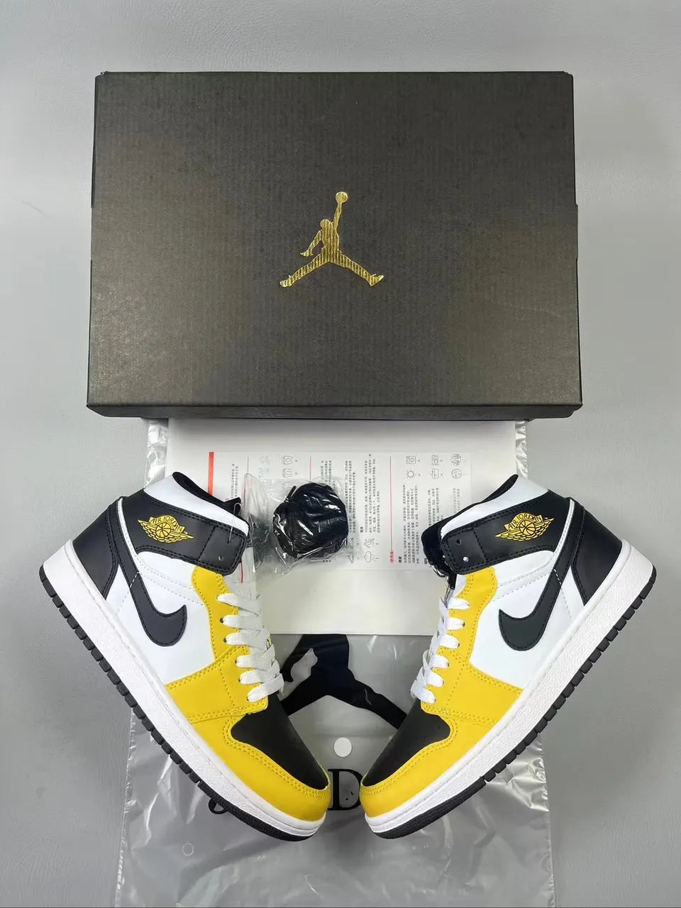 high Air Jordan 1 Mid Taxi Black - Hình 9