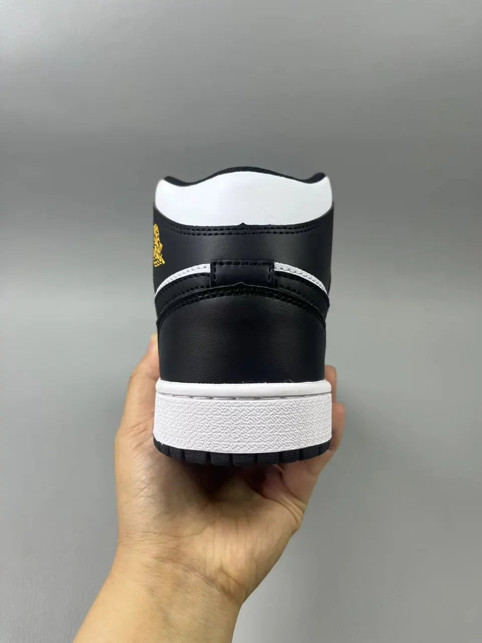 high Air Jordan 1 Mid Taxi Black - Hình 3