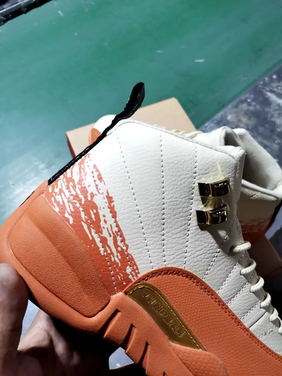 Air Jordan 12 White/Orange - Hình 4