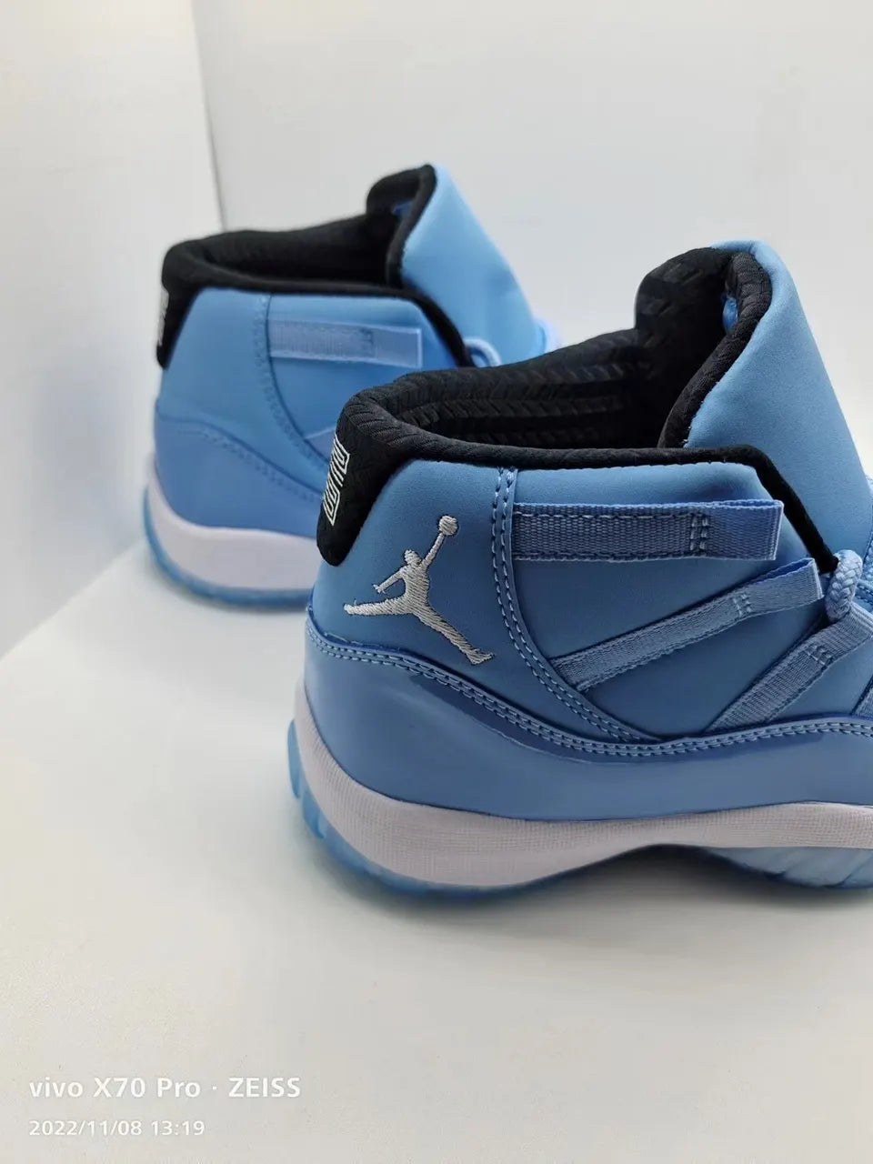 Air Jordan 11 Retro UNC - Hình 5