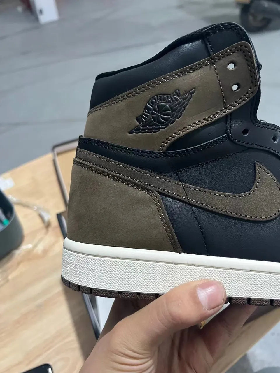 Air Jordan 1 High Black Mocha - Hình 4