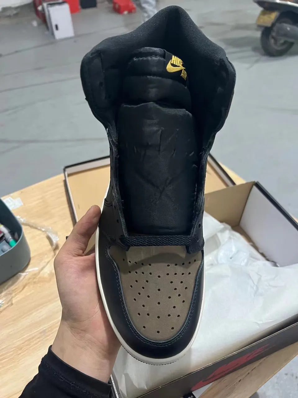 Air Jordan 1 High Black Mocha - Hình 2