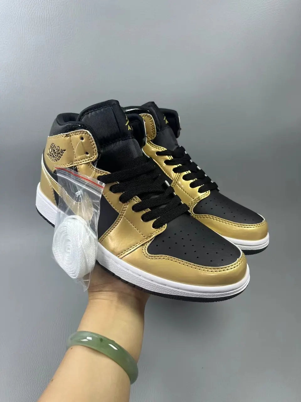 Air Jordan 1 Mid Gold/Black