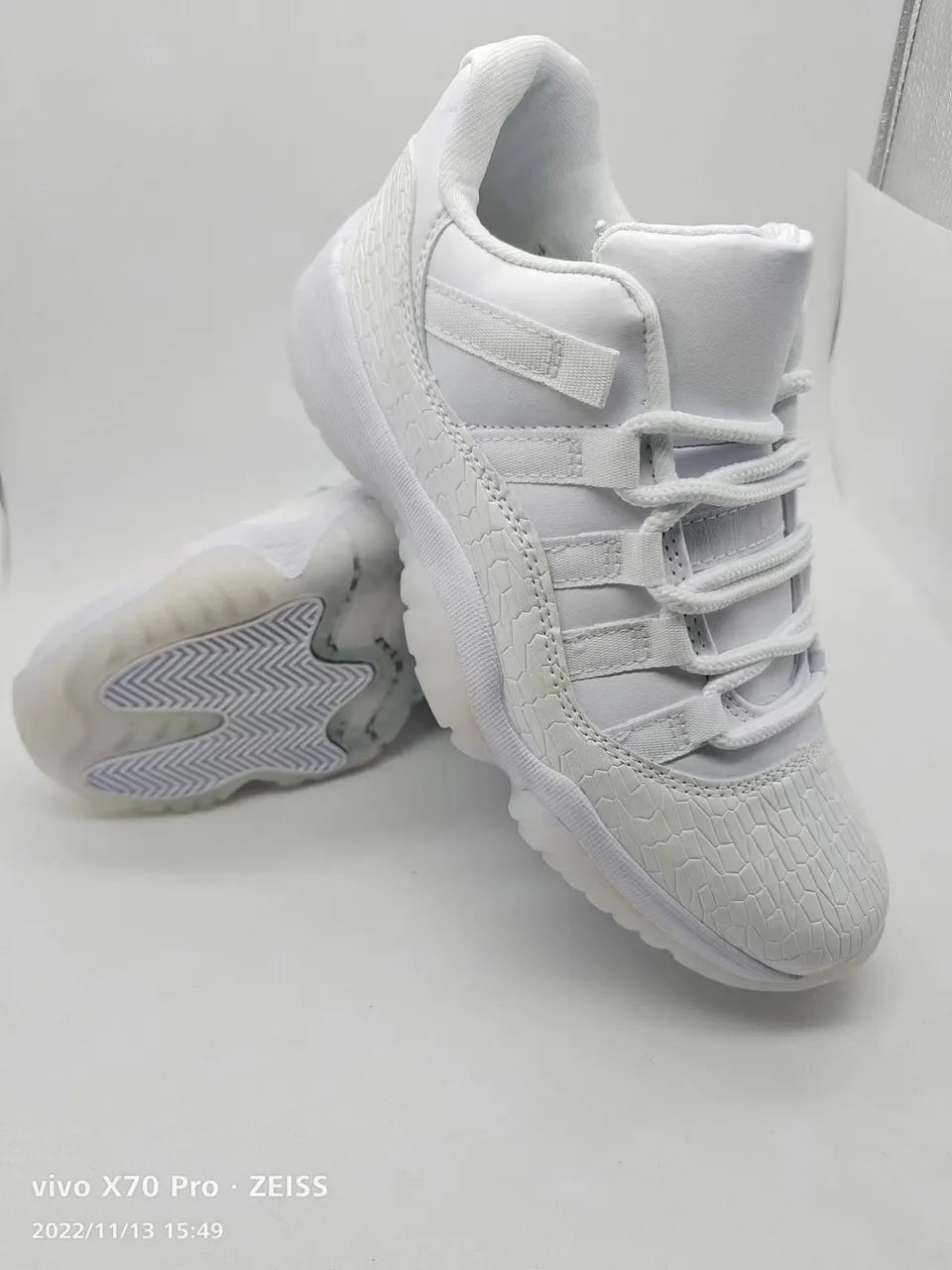 Air Jordan 11 Low IE White - Hình 4