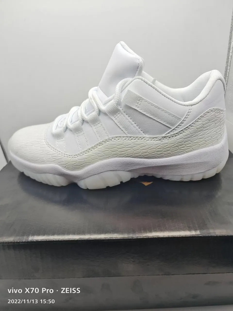Air Jordan 11 Low IE White - Hình 2