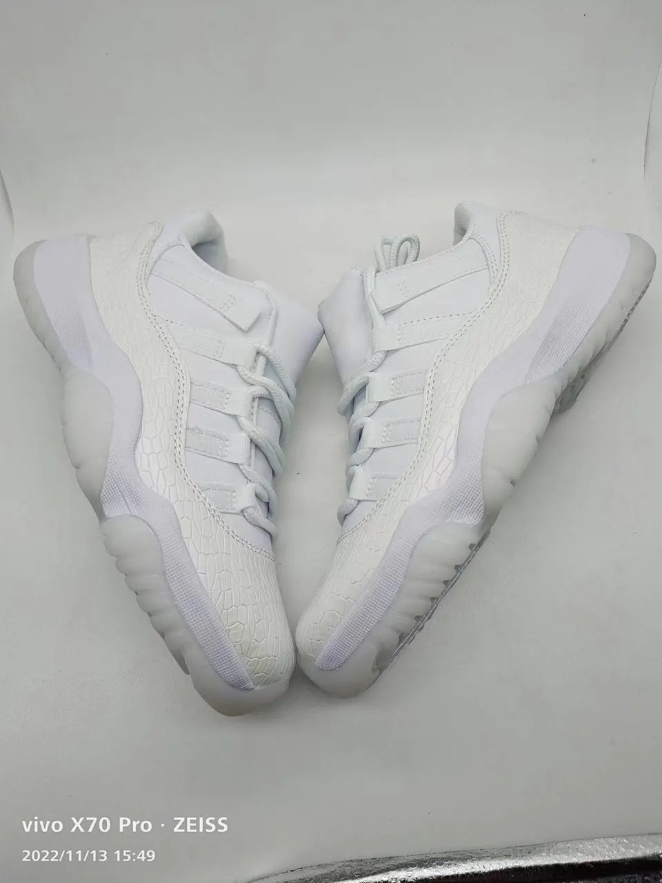 Air Jordan 11 Low IE White