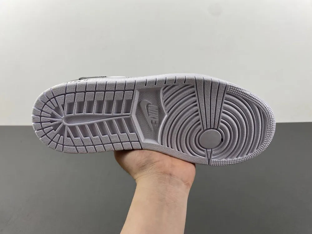 Louis Vuitton Air Jordan - Hình 4