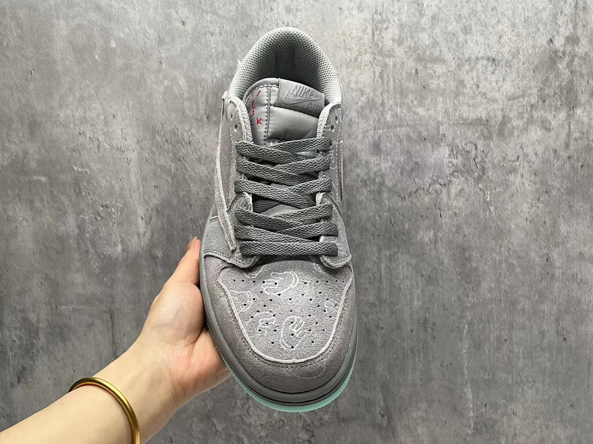 Kaws Air Jordan 4 - Hình 8