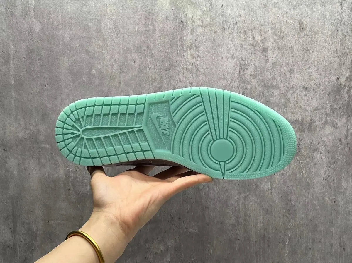 Kaws Air Jordan 4 - Hình 6